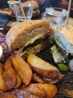 Burger with onion (left) and saté (right) at L'Embargo in Toulouse