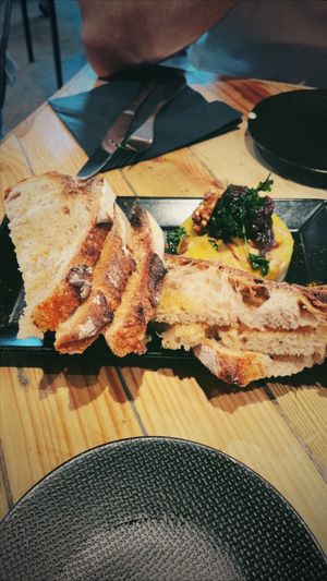   at L'Embargo in Toulouse