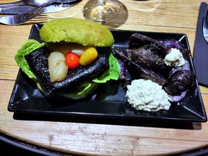 Sea burger (feat. La belle verte) at L'Embargo in Toulouse