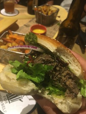 The patty is simply amazing  at L'Embargo in Toulouse