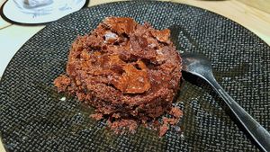 Chocolate cake (mi-cuit) at L'Embargo in Toulouse