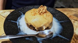 Coffee-Walnut-Chocolate cake at L'Embargo in Toulouse