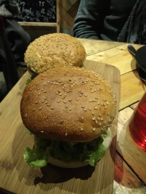 2 burgers for 21euros at L'Embargo in Toulouse
