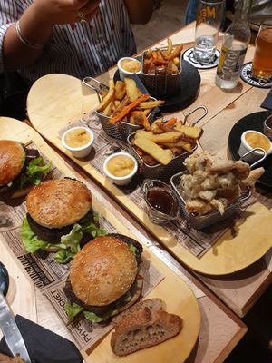 Burgers tempura french fries sweet potatoes at L'Embargo in Toulouse