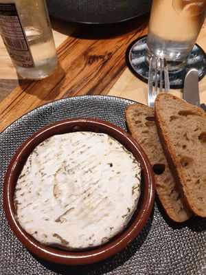 Vegan camembert at L'Embargo in Toulouse