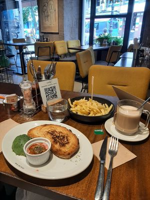 Toast with avocado & fries :) at Santa & Co in Santander