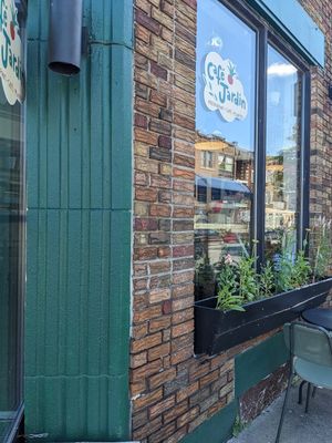  at Cafe Jardin in Verdun