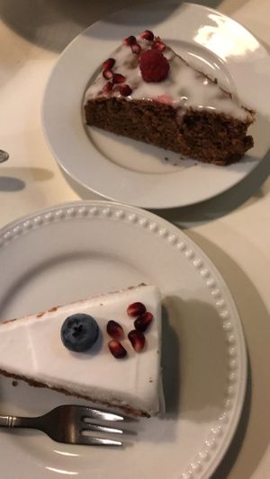 Red velvet cake & gingerbread cake. (September 2019)  at Mazā Terapija in Riga