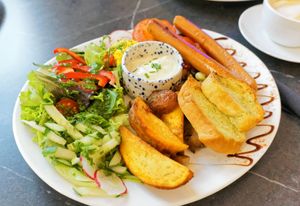 English breakfast at Mazā Terapija in Riga