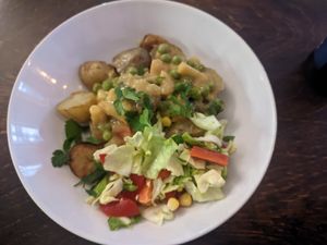 Oven baked potatoes and butter beans in green pea sauce at Mazā Terapija in Riga
