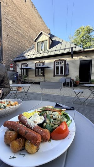 Sunday breakfast outsidee  at Mazā Terapija in Riga