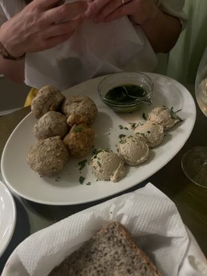   at The Singing Nettle - Žara iz duvara in Sarajevo