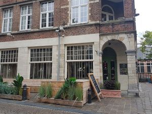 front + entrance at Naturell in Ghent