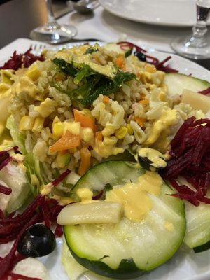 Ensalada con salsa de otoño vegana  at Garibolo in Bilbao