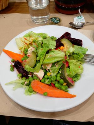 Ensalada con tofu at Garibolo in Bilbao
