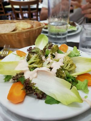 Ensalada de endivias at Garibolo in Bilbao