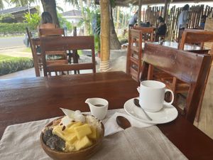 Banana mango smoothie bowl   at Luca Loko in San Juan Siquijor