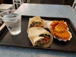Menu Kitchen wrap with sweet fries at Swing Kitchen - Währinger Straße in Vienna