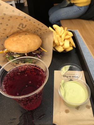 Cheese burger  at Swing Kitchen - Währinger Straße in Vienna