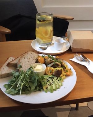 Scrambled tofu and winter tea at Jaskolka in Warsaw