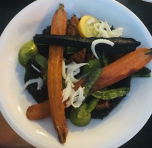 Wiosenny bowl - great vegan main dish at Jaskolka in Warsaw