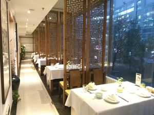 Sitting areas at Suhe Vegetarian Lifestyle in Beijing