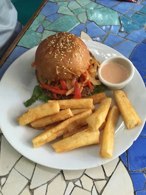 veggie burger at Flutterby House in Uvita