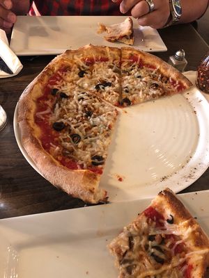 Really good vegan pizza! Accommodating place for vegans   at MidiCi in Estero