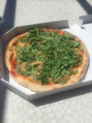 Arugula pizza at Pizzeria Santalucia in Portoroz