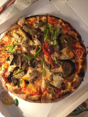 Small vegetable pizza at Pizzeria Santalucia in Portoroz