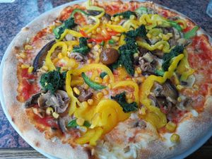 The vegetarian pizza as vegan at Pizzeria Santalucia in Portoroz