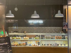 counter/bar/buffet at Die Vetzgerei in Berlin