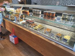 Sausages, patties, salads, bolognese sauce, wraps etc. at Die Vetzgerei in Berlin