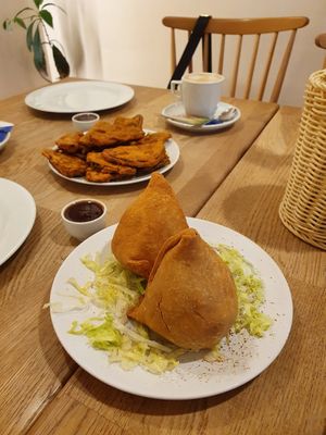 Starters - samosas and aubergine at Bhajan Cafe in Krakow