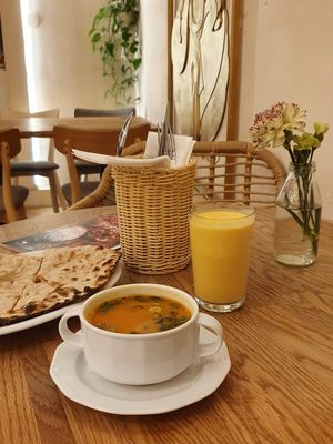 Light vegan set for one and vegan mango lassi at Bhajan Cafe in Krakow