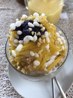 Halo halo  at Live Life  in Cebu