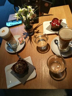 Rice milk latte macchiato and muffins at R&B Cafe in Ljubljana