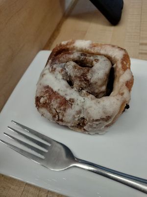 Cinnamon roll at Amateur Coffee in Omaha