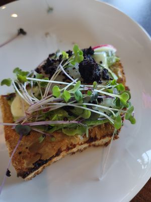 avocado toast at Y'not Organic in Pismo Beach