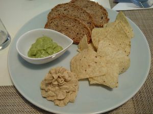 Hummus and guacamole entrées at Verde Mostaza in Vigo