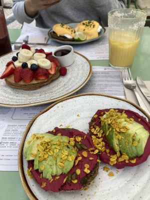 Beetroot hummus toast and vegan pancakes at Nicolau Lisboa in Lisbon