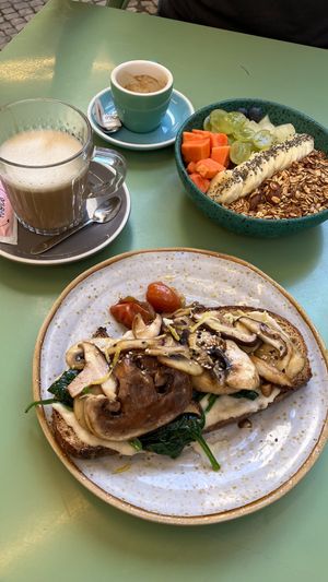 Cannellini bean hummus with mushrooms and spinach at Nicolau Lisboa in Lisbon