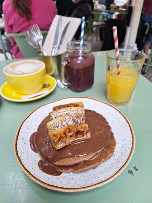 The vegan Pancakes with Chocolatecream and caramelized Banana 💚 at Nicolau Lisboa in Lisbon