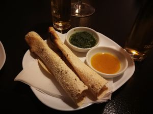 Papadam with chutneys on the house at Jaipur in Innsbruck