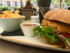 Vegan burger, potato wedges & bbq sauce at Pims Burger in Bolzano