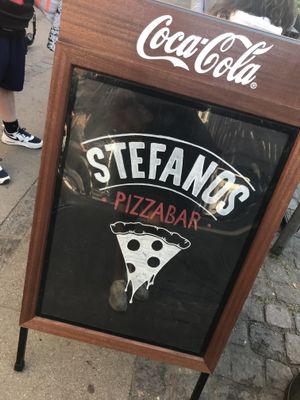 4 vegan pizzas with plantbased meat and cheese  at Stefanos Pizzabar in Copenhagen