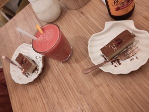 Raw snickers bar at Miss Nice Banana in Gouda