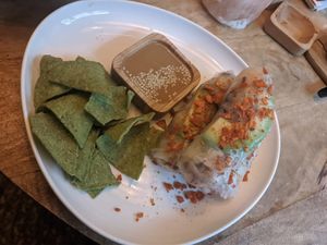 Raw spring rolls at Miss Nice Banana in Gouda