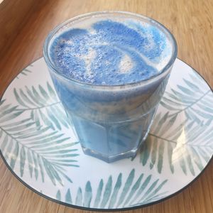 Blue moon milk at Miss Nice Banana in Gouda