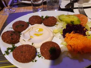 Falafelschotel at Amon in Bruges